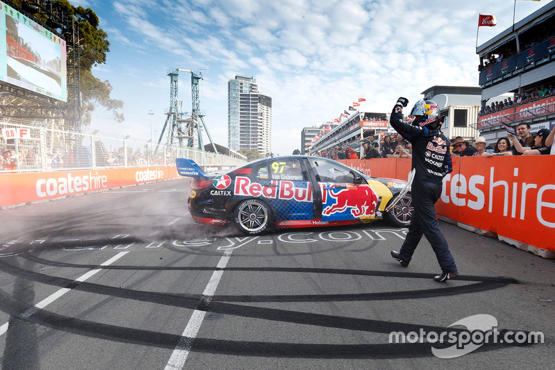 A verseny győztese: Shane van Gisbergen, Triple Eight Race Engineering Holden