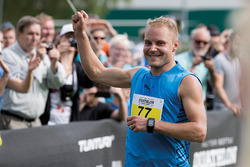 Valtteri Bottas ilk kez gerçekleştirilen Valtteri Bottas Duatlon'da mücadele ediyor