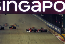 Crash: Sebastian Vettel, Ferrari SF70H, Kimi Raikkonen, Ferrari SF70H and Max Verstappen, Red Bull R
