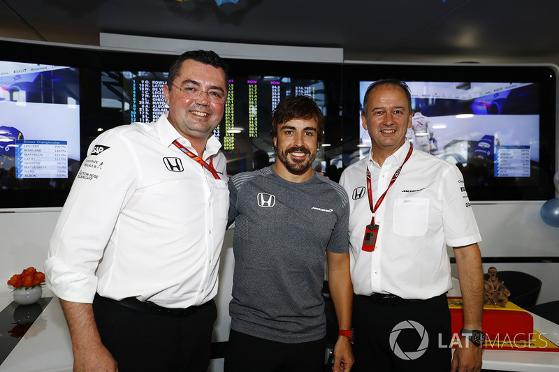 Fernando Alonso, McLaren, celebra su cumpleaños número 36, Eric Boullier, Director de competición, M