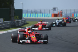 Sebastian Vettel, Ferrari SF70H, Kimi Raikkonen, Ferrari SF70H, Valtteri Bottas, Mercedes AMG F1 W08