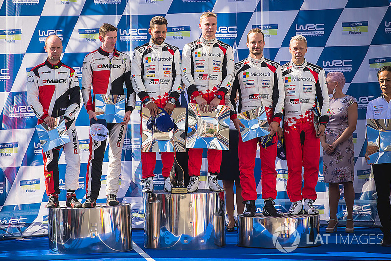 Podio: i vincitori Esapekka Lappi, Janne Ferm, Toyota Racing, al secondo posto Elfyn Evans, Daniel Barritt, M-Sport, al terzo posto Juho Hänninen, Kaj Lindström, Toyota Racing