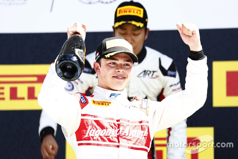 Tercer lugar Nyck De Vries, Rapax