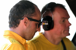 Robert Kubica, Renault Sport F1 Team and Alan Permane, Renault Sport F1 Team Race Engineer