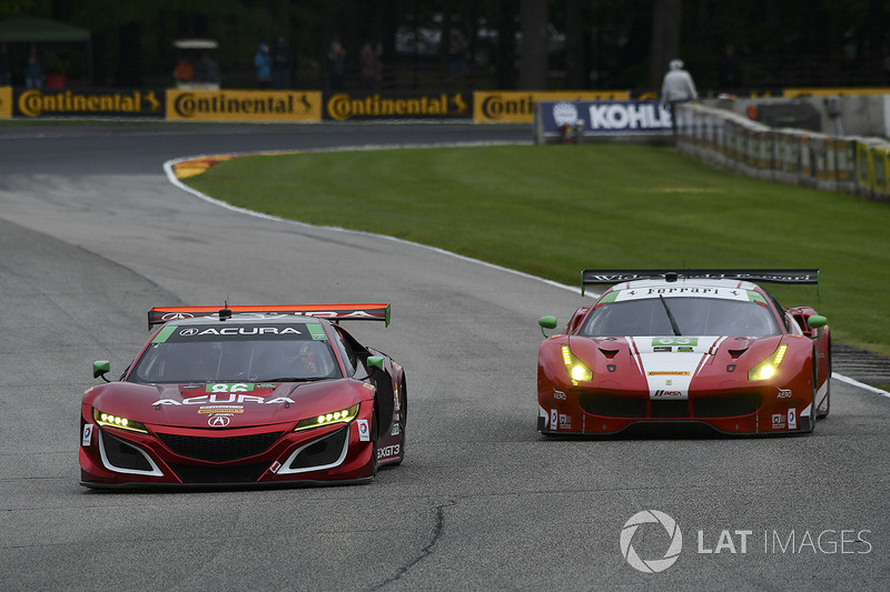 #86 Michael Shank Racing Acura NSX: Освальдо Негрі мл., Джефф Сігал, #63 Scuderia Corsa Ferrari 488 GT3: Крістіна Нільсен, Алессандро Бальзан
