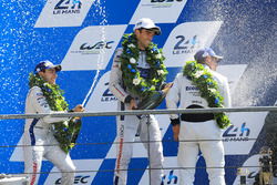 Podium GTE Pro : les deuxièmes, Andy Priaulx, Harry Tincknell, Pipo Derani, Ford Chip Ganassi Racing