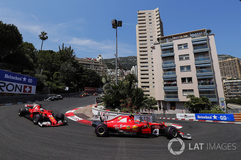 Kimi Raikkonen, Ferrari SF70H, Sebastian Vettel, Ferrari SF70H, Valtteri Bottas, Mercedes AMG F1 W08, at the start of the race