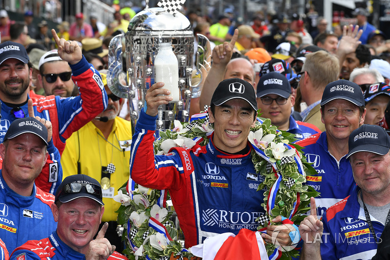 Takuma Sato, Michael Andretti, Andretti Autosport team owner celebrates the win in Victory Lane with milk