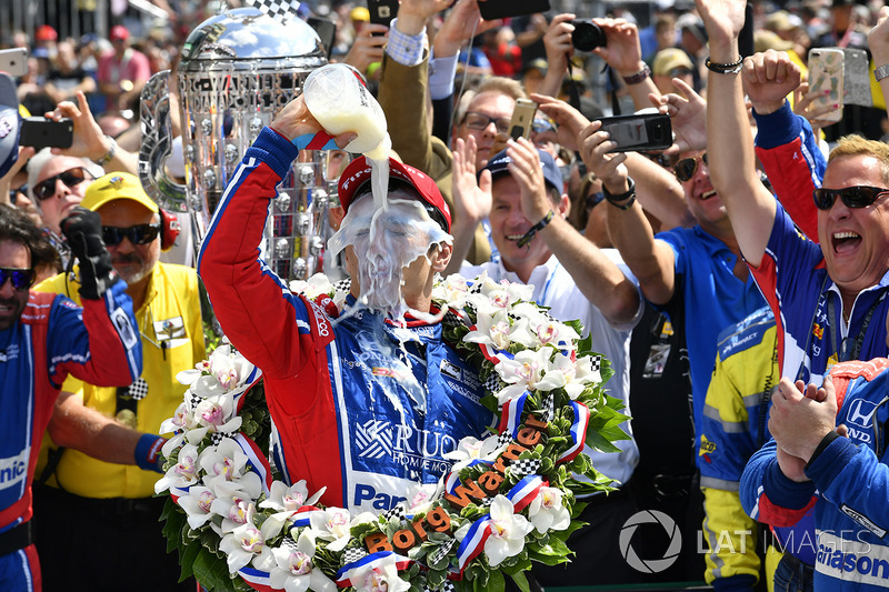 Takuma Sato, Andretti Autosport Honda celebrates the win in Victory Lane with milk