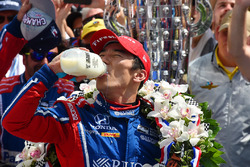 Winner Takuma Sato, Andretti Autosport Honda celebrates