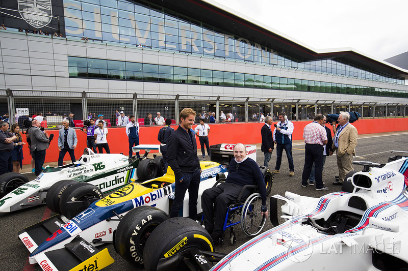 Sir Frank Williams, Nico Rosberg admiring a Williams FW08, FW11 and a Williams FW40