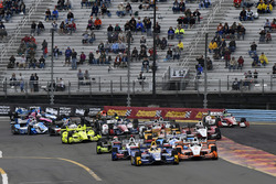 Alexander Rossi, Curb Herta - Andretti Autosport Honda, Josef Newgarden, Team Penske Chevrolet, au départ