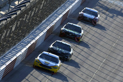Joey Logano, Team Penske Ford, Kurt Busch, Stewart-Haas Racing Ford