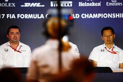 Eric Boullier, Racing Director, McLaren, Yusuke Hasegawa, Senior Managing Officer, Honda