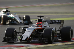 Esteban Ocon, Force India VJM10, leads Valtteri Bottas, Mercedes AMG F1 W08