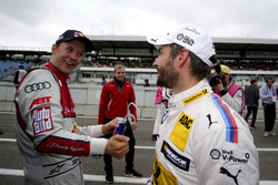 Гонщик Audi Sport Team Abt Sportsline Маттиас Экстрём и пилот BMW Team RMG Тимо Глок
