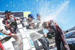 Les vainqueurs Thierry Neuville, Nicolas Gilsoul, Hyundai Motorsport, les deuxièmes Elfyn Evans, Daniel Barritt, M-Sport, les troisièmes Ott Tänak, Martin Järveoja, M-Sport