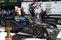 I vincitori della gara #10 Wayne Taylor Racing Cadillac DPi: Ricky Taylor, Jordan Taylor, Max Angele