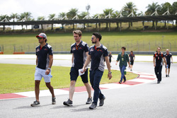Carlos Sainz Jr., Scuderia Toro Rosso, walks the track