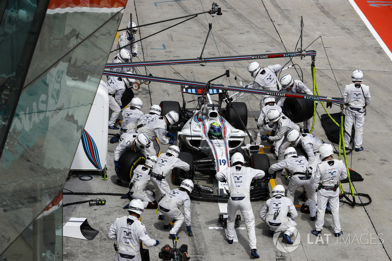 Felipe Massa, Williams FW40, pit stop