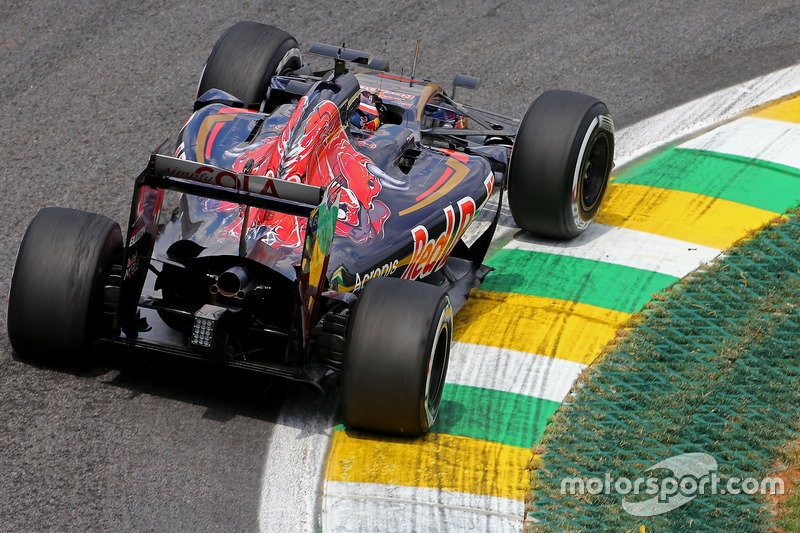 2016 год. За рулем болида Toro Rosso STR11 на пятничных тренировках