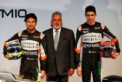 (L to R): Sergio Perez, Sahara Force India F1 with Dr. Vijay Mallya, Sahara Force India F1 Team Owne