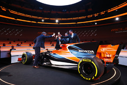 Yusuke Hasegawa, Senior Managing Officer, Honda, Zak Brown, Executive Director of McLaren Technology