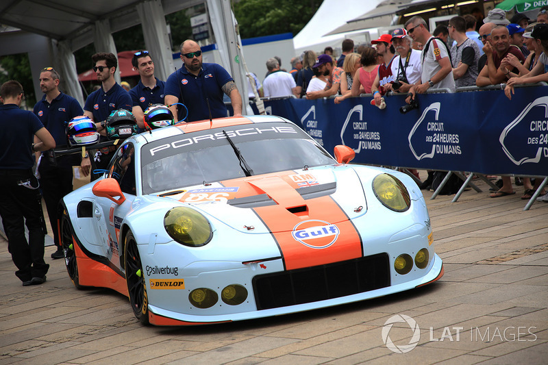 #86 Gulf Racing Porsche 911 RSR: Michael Wainwright, Ben Barker, Nick Foster