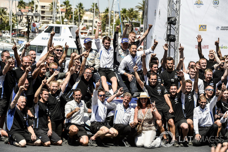 Rally winners Ott Tänak, Martin Järveoja, M-Sport, Ford Fiesta WRC celebratt with the team