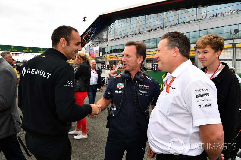 Cyril Abiteboul, Renault Sport F1 Managing Director, Dr Helmut Marko, Red Bull Motorsport Consultant