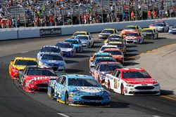 Ryan Blaney, Wood Brothers Racing Ford, Kevin Harvick, Stewart-Haas Racing Ford, Kurt Busch, Stewart-Haas Racing Ford