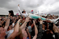 Race winner Lewis Hamilton, Mercedes AMG F1 W08 celebrate with the fans