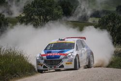 Paolo Andreucci e Anna Andreussi, Peugeot 208 T16, Peugeot Sport Italia, festaggiano la vittoria