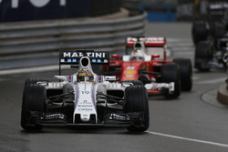 Felipe Massa, Williams FW38 ve Sebastian Vettel, Ferrari SF16-H