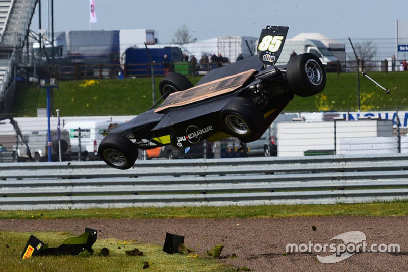 Enzo Bortoleto in a heavy crash