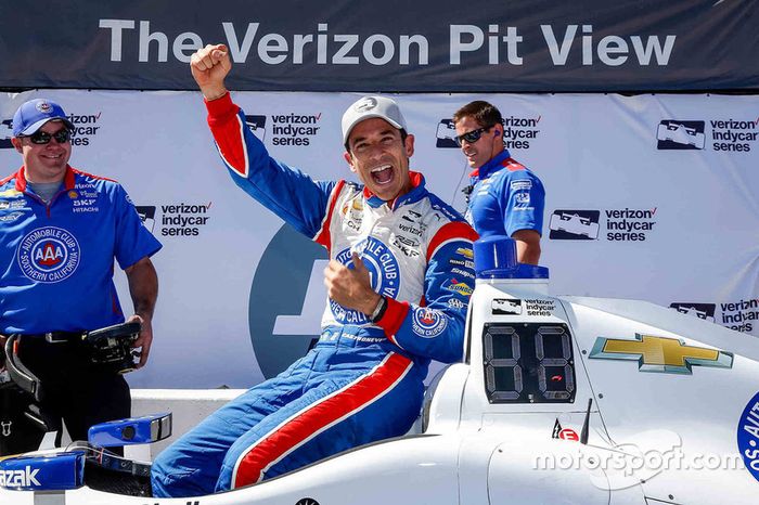Ganador de la pole Helio Castroneves, Team Penske Chevrolet