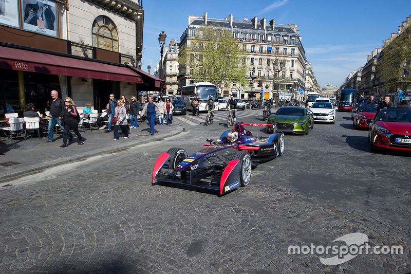 Jean-Eric Vergne en las calles de París
