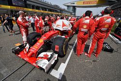 Kimi Raikkonen, Ferrari SF16-H, op de grid