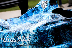 La livrea iceberg sulla vettura di Formula E che sarà messa all'asta per raccogliere fondi per comba