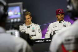 (L to R): Nico Rosberg, Mercedes AMG F1 and team mate Lewis Hamilton, Mercedes AMG F1 in the post qu