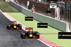 Daniel Ricciardo, Red Bull Racing devant Max Verstappen, Red Bull Racing