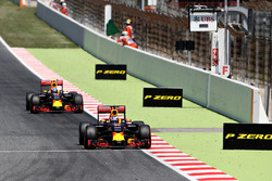 Daniel Ricciardo, Red Bull Racing devant Max Verstappen, Red Bull Racing