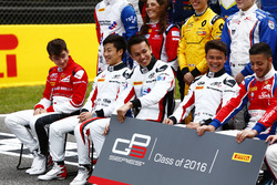 Alexander Albon, ART Grand Prix, Nyck De Vries, ART Grand Prix lors de la photo de groupe du GP3