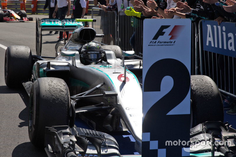 Nico Rosberg, Mercedes AMG F1 W07 Hybrid en el parc ferme