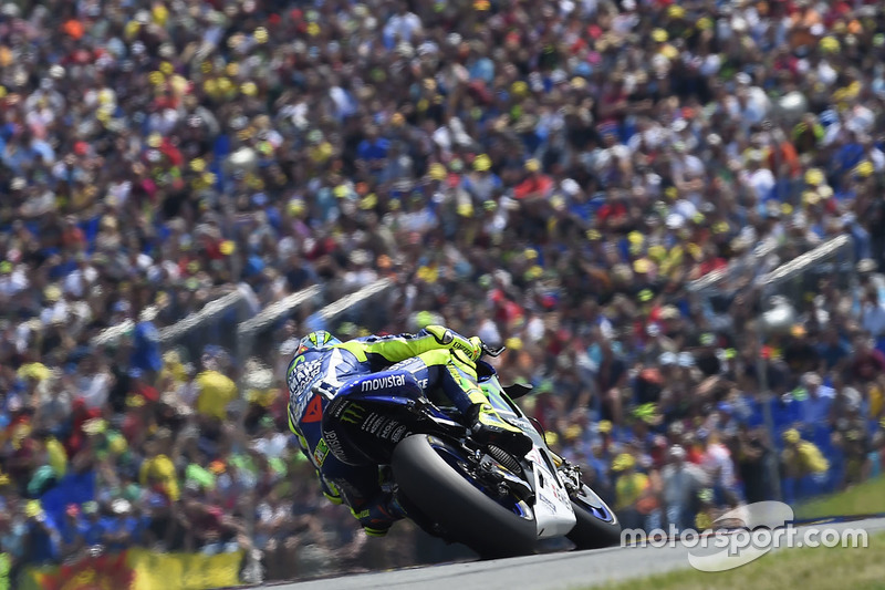 Valentino Rossi fecha a primeira fila.