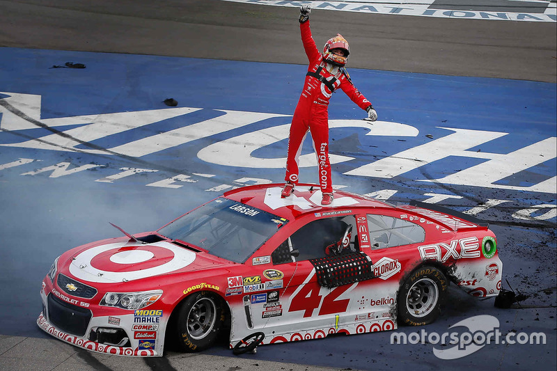 4. Race winner Kyle Larson, Chip Ganassi Racing Chevrolet