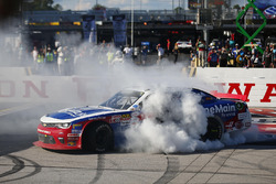 Race winner Elliott Sadler, JR Motorsports Chevrolet