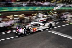 #1 Porsche Team Porsche 919 Hybrid: Timo Bernhard, Mark Webber, Brendon Hartley