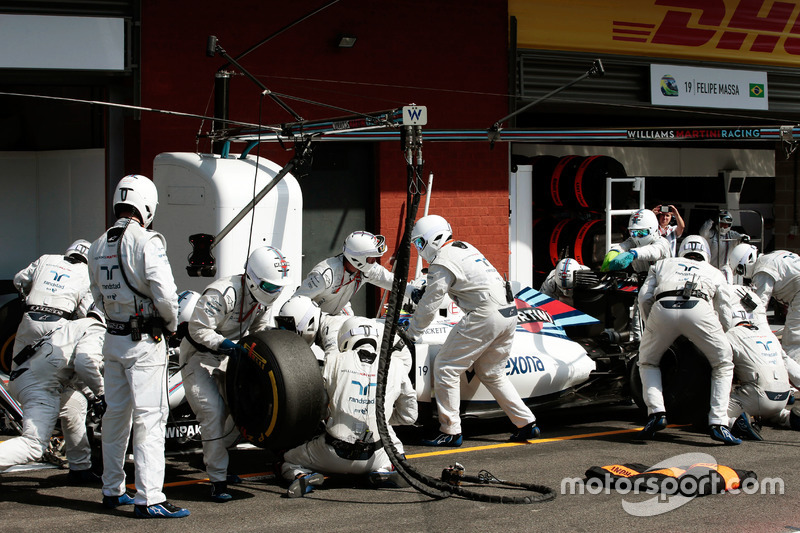 Felipe Massa, Williams FW38 fa un pit stop