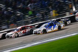 Kevin Harvick, Stewart-Haas Racing, Chevrolet; Kyle Larson, Chip Ganassi Racing, Chevrolet